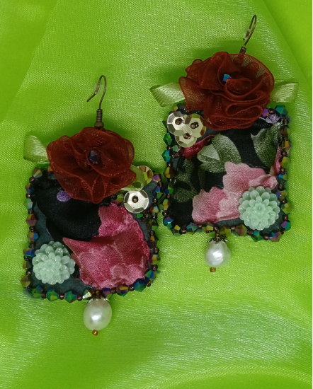 Šité dizajnové náušnice "Sen Ománu"